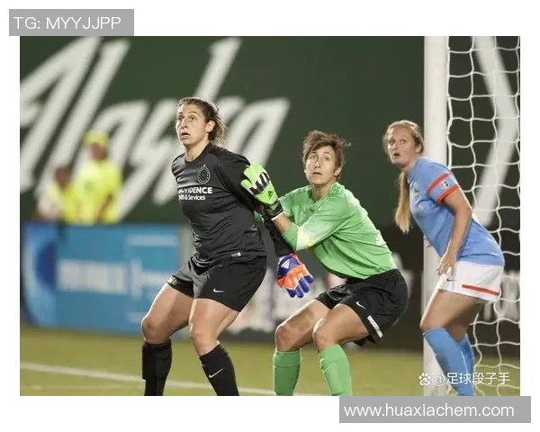 足球明星在比赛中意外撞向门柱的精彩瞬间与背后故事揭秘